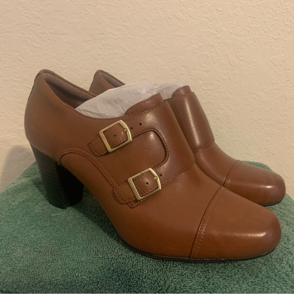 Clarks Sapphire Athena Boots (NIB)